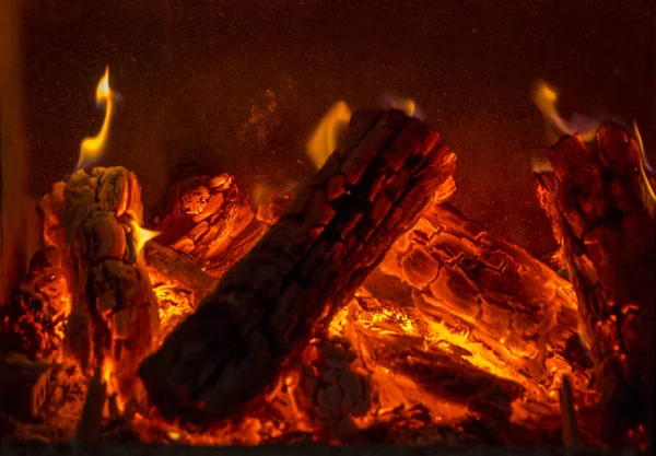 Closeup Shot Burning Firewood Fireplace — Stock Photo, Image