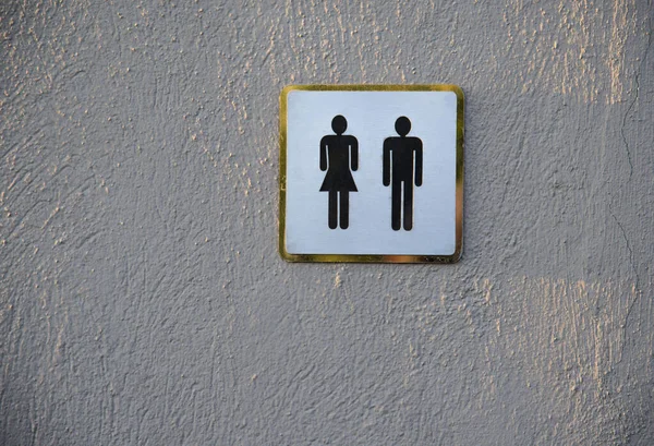 Туалетный Знак Стене Здания — стоковое фото