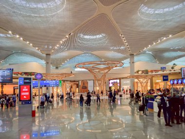 İSTANBUL, TURKEY, 13 Ekim 2019 Yeni İstanbul havaalanındaki modern mimari koridorları
