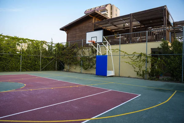 Теннисная Баскетбольная Площадка Курорте Занятий Спортом — стоковое фото