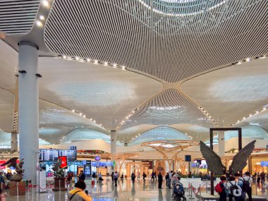 İSTANBUL, TURKEY, 13 Ekim 2019 Yeni İstanbul havaalanındaki modern mimari koridorları