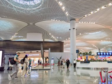 İSTANBUL, TURKEY, 13 Ekim 2019 Yeni İstanbul havaalanındaki modern mimari koridorları