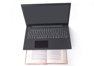 Modern, hafif bir dizüstü bilgisayar.