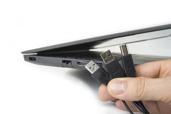 Usb Und Netzstecker Des Modernen Schlanken Leichten Laptops — Stockfoto