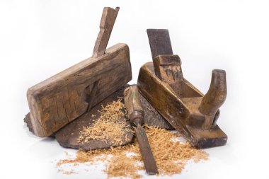 Eski model paslı uçak ve beyaz bir keski.