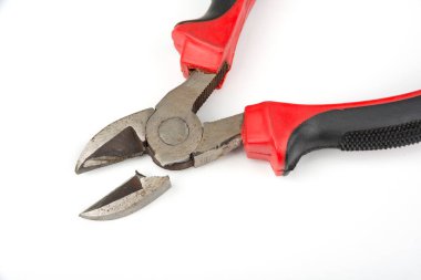 Kırık eski pense beyaz pense