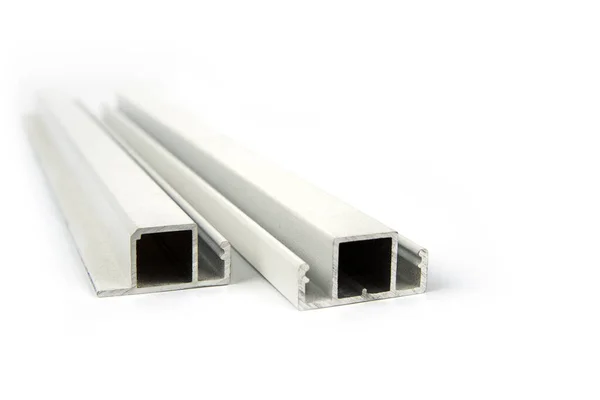 Taglio Profili Alluminio Fondo Bianco — Foto Stock