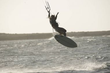 Kiteboarding git günbatımı