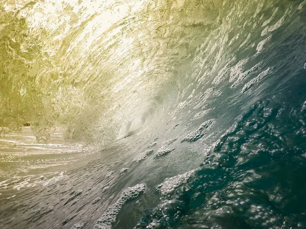 Tubo de onda bajo el agua — Foto de Stock