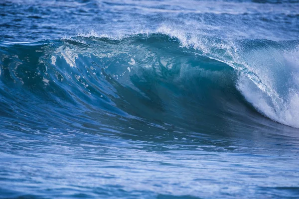 Большая волна в Фуэртевентуре — стоковое фото