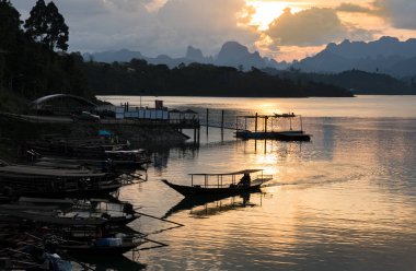 gün batımı göl khao sok Milli Parkı
