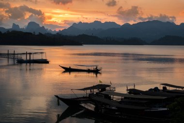 günbatımı lakekhao sok Milli Parkı