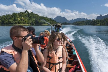khao sok Gölü tha 2018-02-01 turistler Ulusal Parkı
