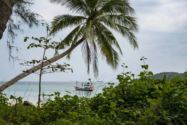 Ko phangan beach with fishing boat — Stock Photo, Image