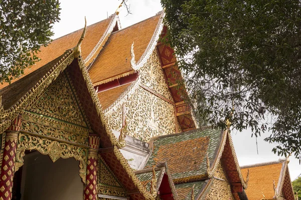 Thai templo entrada detalhe — Fotografia de Stock