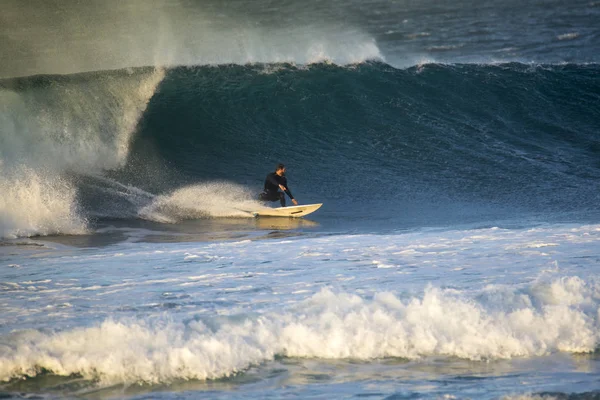 2018-02-28: corralejo fuerteventura - sesión de entrenamiento de atleta de surf — Foto de Stock