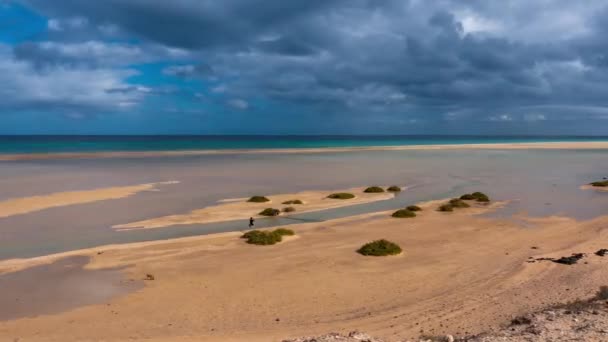 Lagon sotavento, marée montante et mouvement des nuages, time-lapse hyper lapse — Video