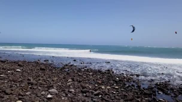 Aerial view young man kitesurfing in tropical blue ocean, extreme sport — Stock Video