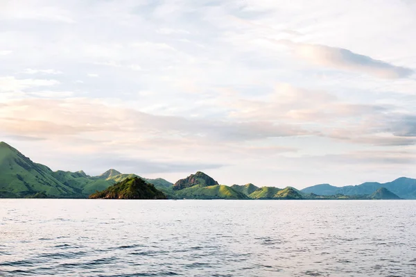 Islands of Komodo National Park in East Nusa Tenggara, Flores, Indonesia. — Stock Photo, Image