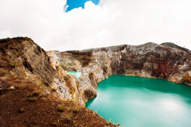 Kelimutu Milli Parkı Endonezya. Kelimutu yanardağ krater, Flores renkli göller. 