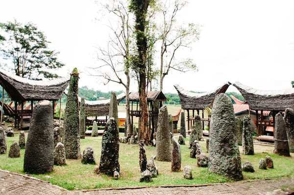 Megaliths veya Tana Toraja dikilitaş. Rantepao, Sulawesi, Endonezya. Stok Resim