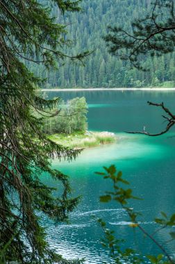 Güneyinde Bavyera, göl Eibsee ada