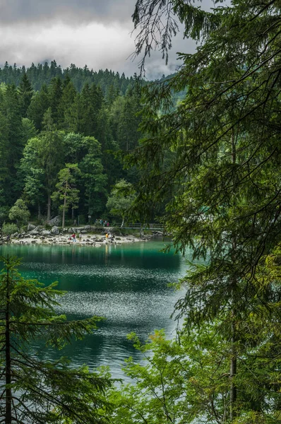 Göl Eibsee, güneyinde Bavyera