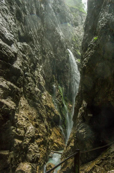 Güneyinde Bavyera Hellentalklam Gorge şelale