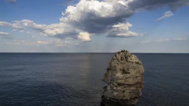 大海中的岩石 — 图库视频影像