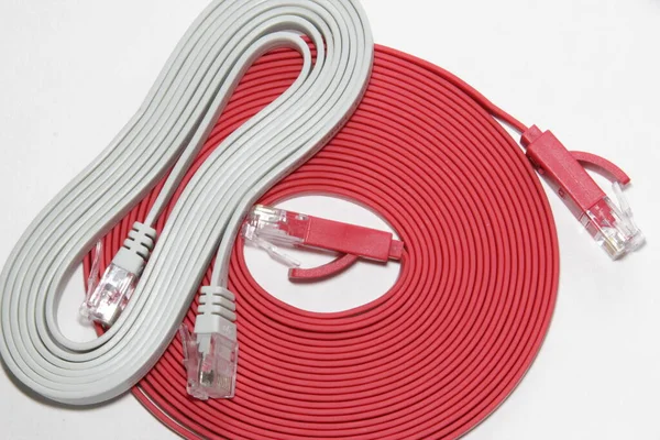 Przewód Łączący Złączami Rj45 Czerwony Kabel Sieci Komputerowej Ethernet Izolowany — Zdjęcie stockowe