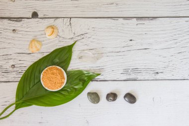 Spa kozmetik seti. Metin için kopyalanma alanı. Üst Manzara. Ahşap arkaplanda düz bir alan.