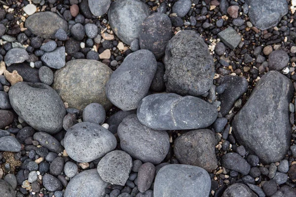 Piedras de guijarros grises en la orilla vista desde arriba — Foto de Stock