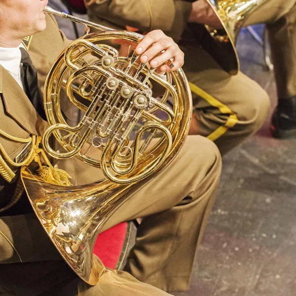 Militärorchestermusiker spielen Jazz — Stockfoto