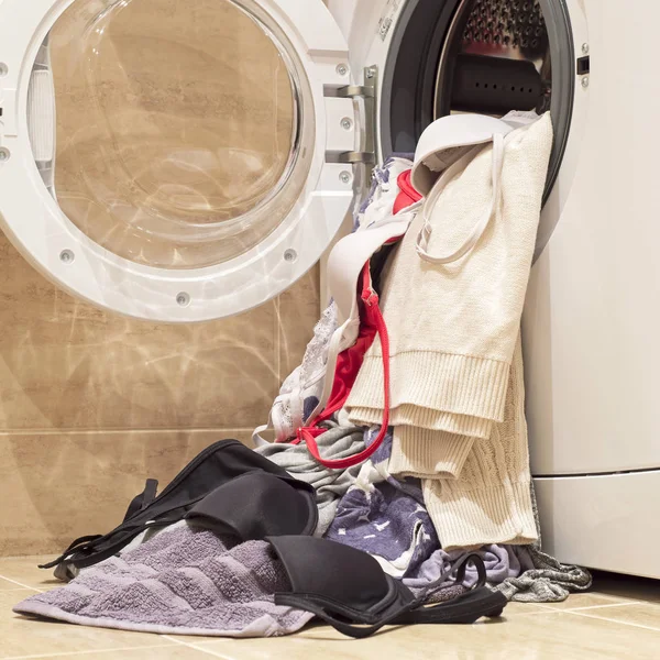 Washing machine loaded with clothes — Stock Photo, Image