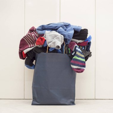 kağıt çanta dolusu çorap