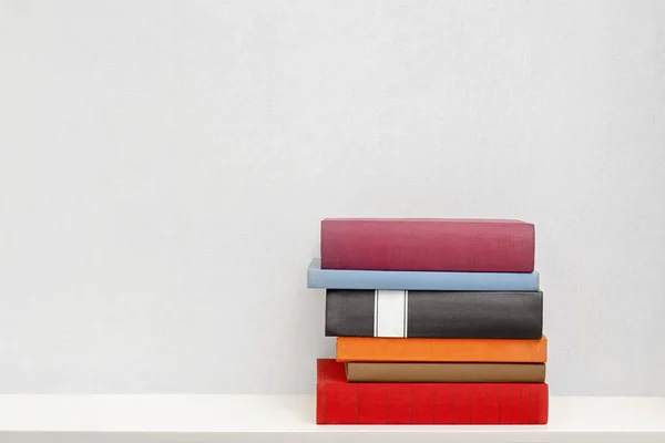 Stack of books in the bookself — Stock Photo, Image