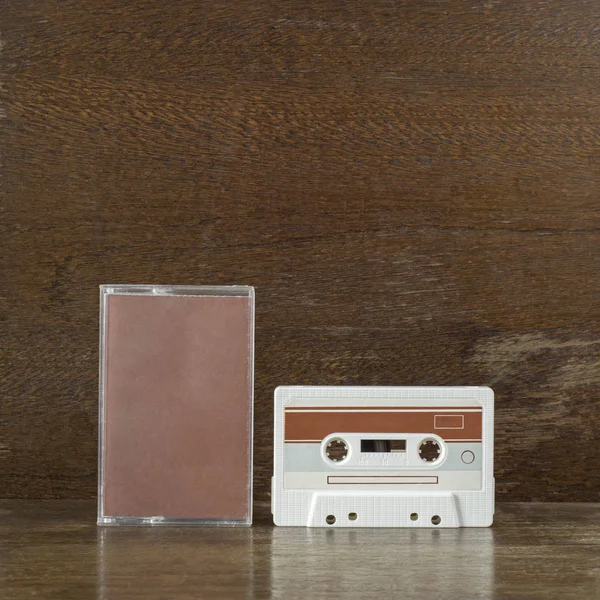 Cassete de áudio retrô branco e marrom — Fotografia de Stock