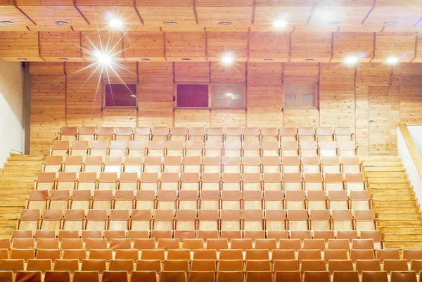 Asientos de teatro de oro — Foto de Stock