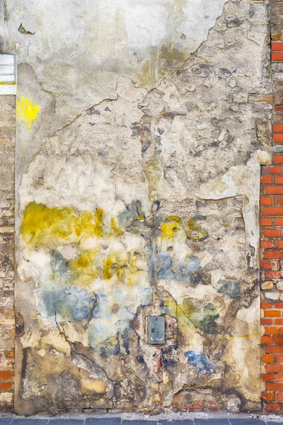 Colorful painted abandoned brick wall background — Stock Photo, Image