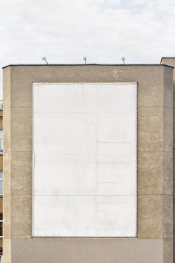 Duvardaki beyaz boş billboard