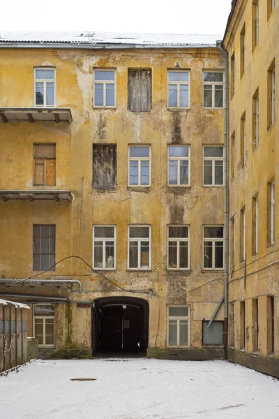 Eski bir avlu Vilnius, Litvanya — Stok fotoğraf