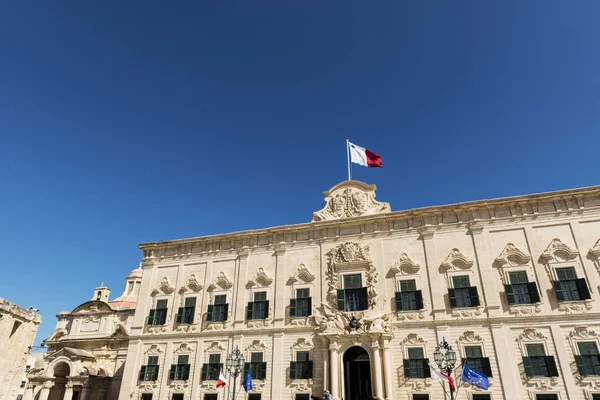 Auberge de Castille в Валлетті, Мальта — стокове фото