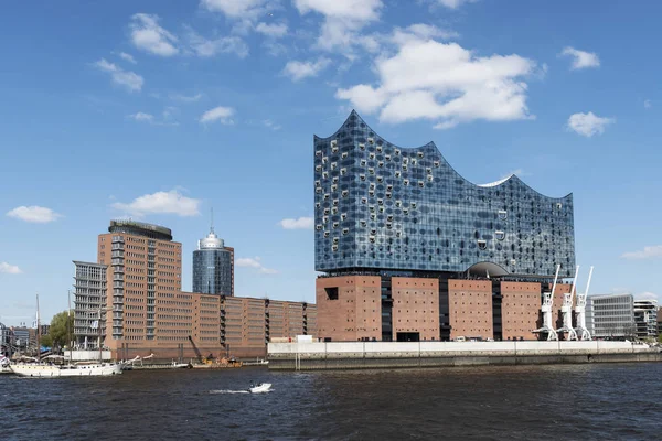Sala de concertos Elbphilharmonie, porto de Hamburgo no rio Elba — Fotografia de Stock