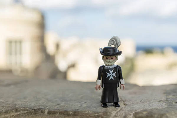 Playmobil cavaliere maltese con il Grand Harbour — Foto Stock