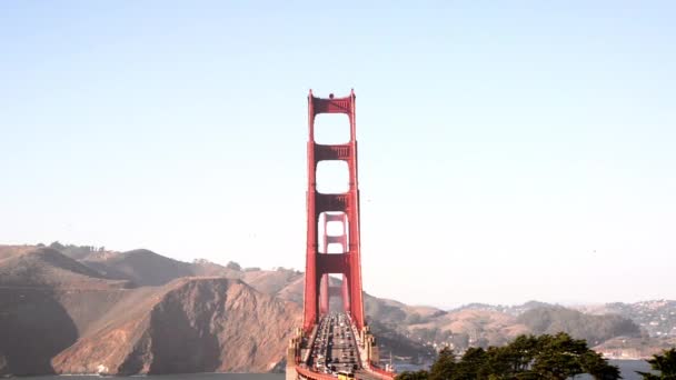 Straight On View of Golden Gate Bridge — ストック動画