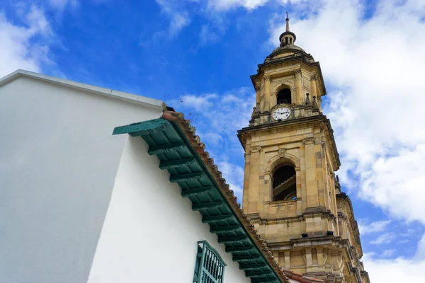 Guardando una cattedrale — Foto Stock