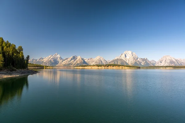 Cordillera de Teton sobre Jackson Lake — Foto de Stock