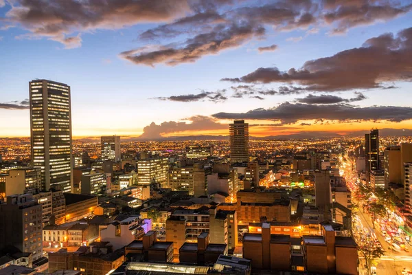 Bogota, Kolombiya alacakaranlıkta — Stok fotoğraf