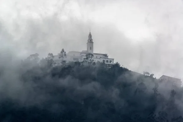 Monserrate en la niebla — Foto de Stock