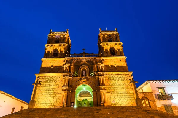 Barichara kathedraal op het blauwe uur — Stockfoto